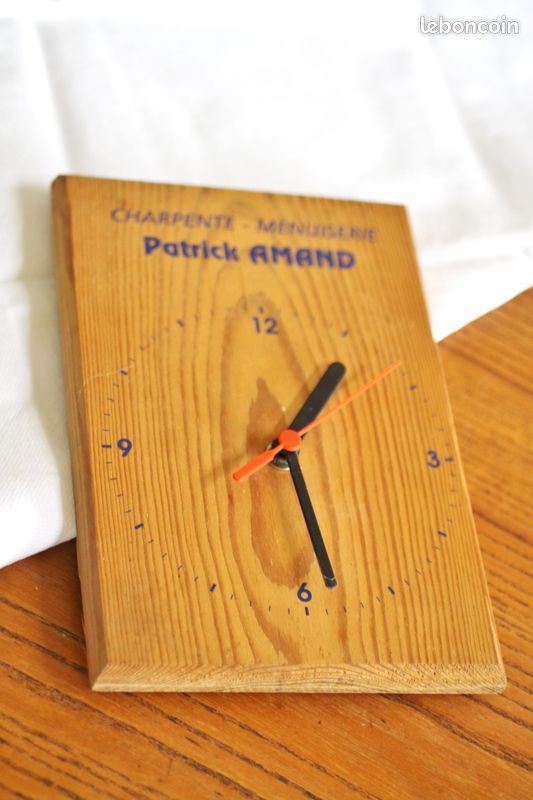 Pendule publicitaire Patrick Amand bois (Manche) - fonctionne - 20 x 13 cm - collection TBE (image 2)