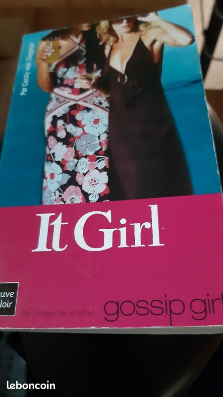 It girl roman (image 1)