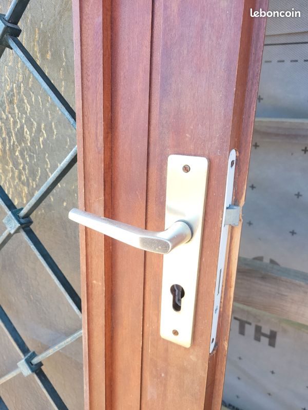 Porte d’entrée vitrée en bois (image 4)