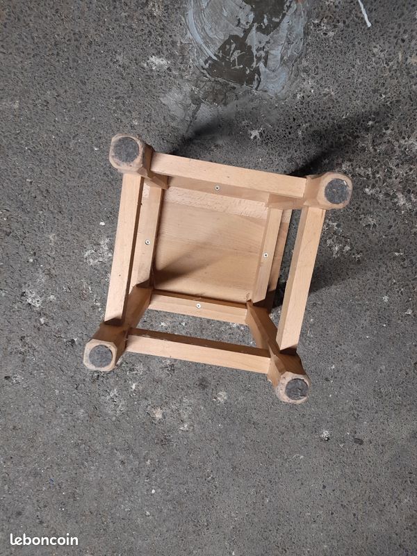 Tabouret en bois (image 2)