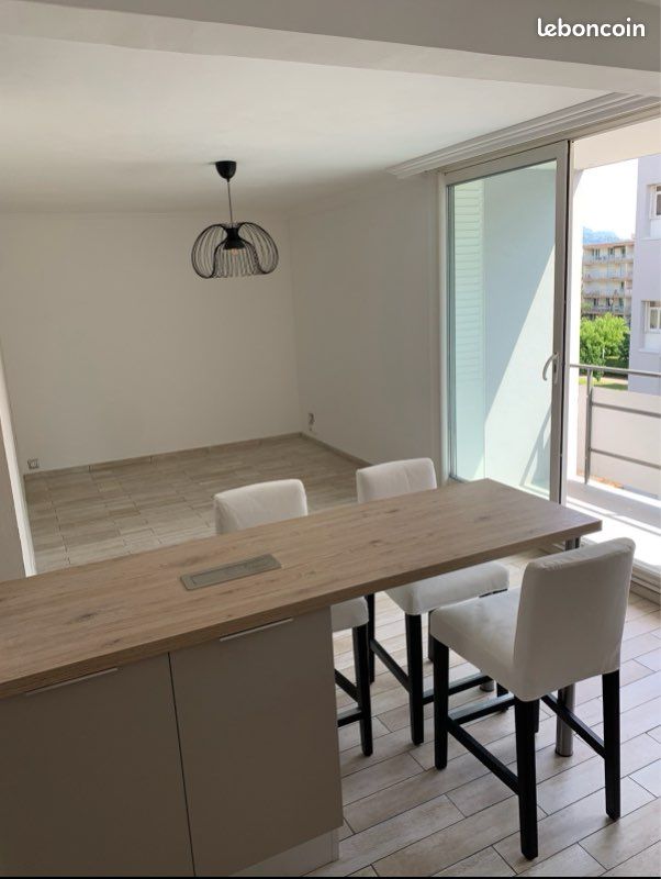 Appartement 3 pièces 58 m² · à Seyssinet-Pariset · 58 m² · 900 €