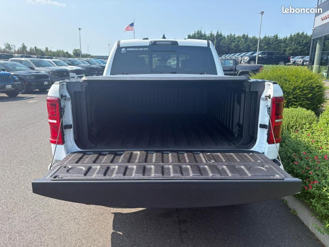 Dodge ram 1500 crew limited night edition rambox 2025 (image 10)