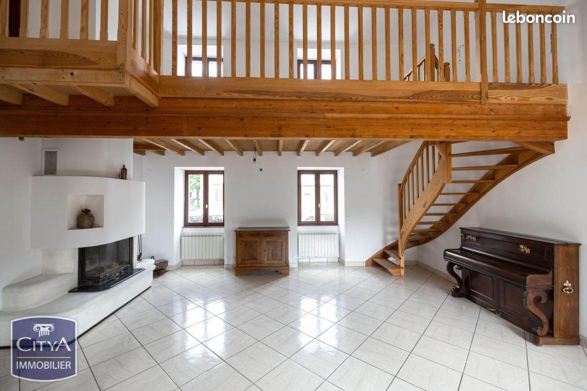 Maison 5 pièces 169 m² · à Pontaumur · 169 m² · 235 000 €