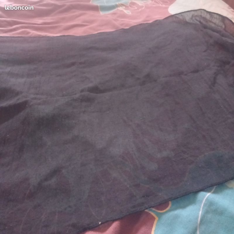 Vend foulard noire (image 1)