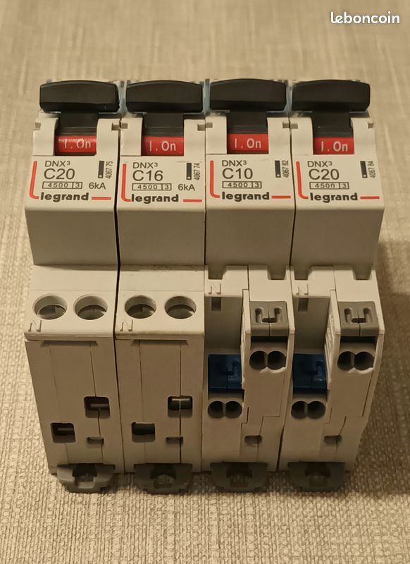 Lot 4 disjoncteurs LEGRAND DNX3 (image 3)