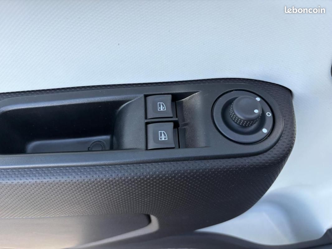 Renault Twingo E-TECH ELECTRIQUE III Equilibre (image 21)