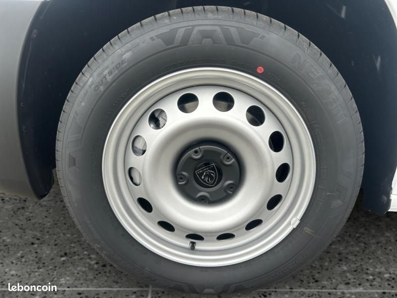 Peugeot Partner M Diesel 130ch automatique (image 14)
