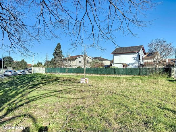 Terrain 692 m² Pau