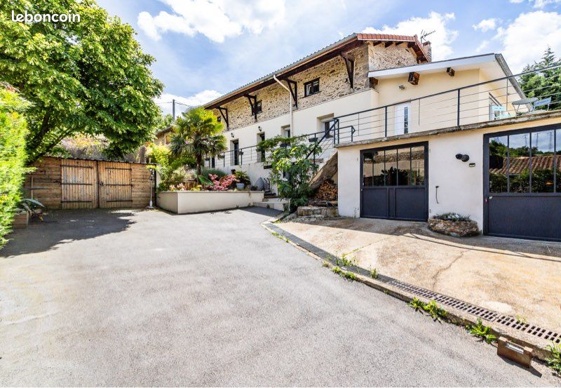 Maison 11 pièces 215 m² · à Saint-Chamond · 215 m² · 599 000 €