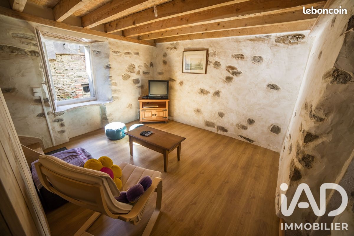 Maison 6 pièces 107 m² · à Laval-Roquecezière · 107 m² · 70 000 €