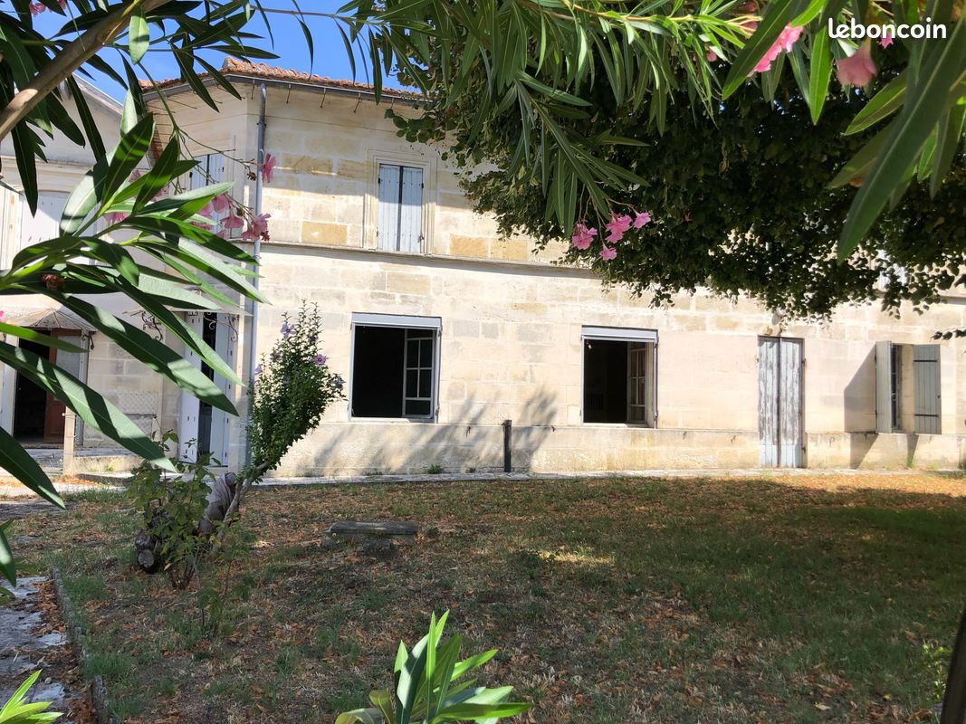 Maison 8 pièces 290 m² · à Saint-Ciers-d'Abzac · 290 m² · 140 000 €