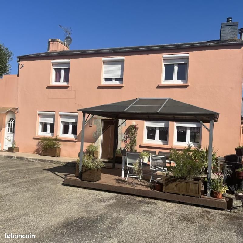 Maison 8 pièces 186 m² · à Lanrivain · 186 m² · 325 000 €