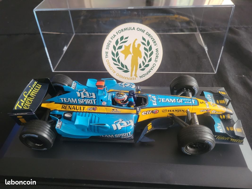 Lot 2 cartes postales Renault F1 team 15 x 15 cm trulli button Alonso