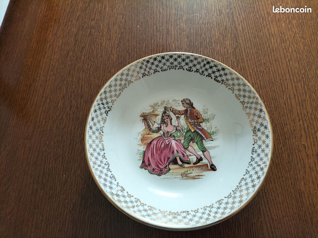 Assiettes anciennes en porcelaine (image 2)