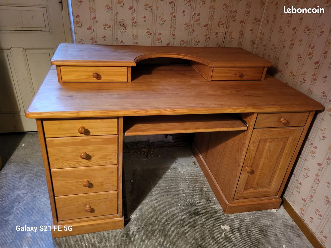 Bureau (image 1)