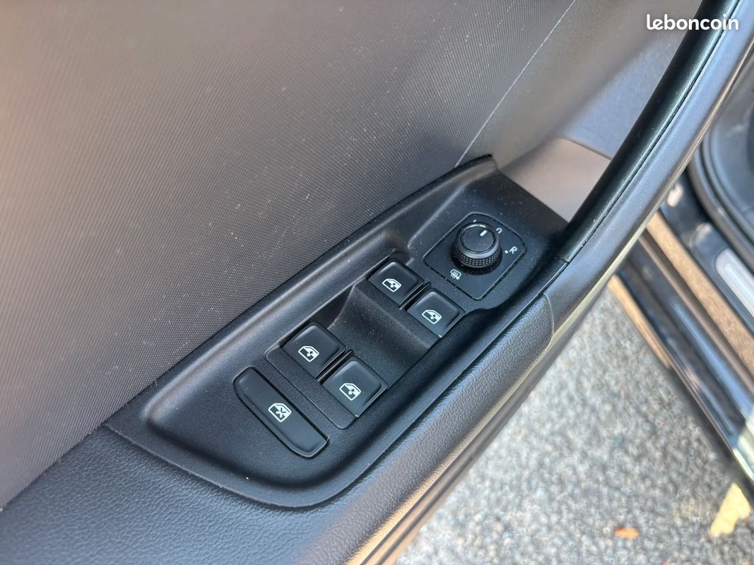 Audi A1 SPORTBACK 25 TFSI Advanced GARANTIE AUDI 2028/SIEGES CHAUFFANT/APPLE CAR PLAY/PACK DESIGN NOIR (image 36)