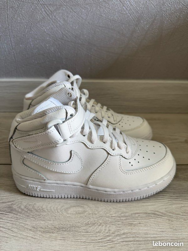 Nike Air Force one mid blanches taille/pointure 33 neuves Chaussures