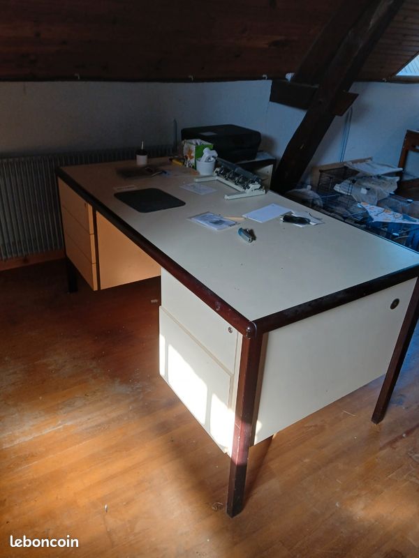 Bureau et petit meuble (image 2)