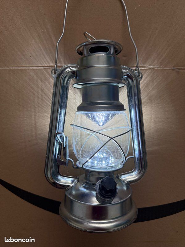 Lanterne tempête style rétro - Gris Inox - LED à piles (image 1)