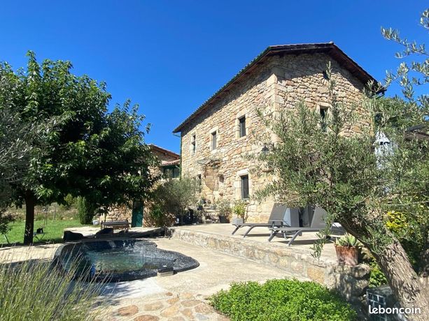 Maison 5 pièces 202 m²