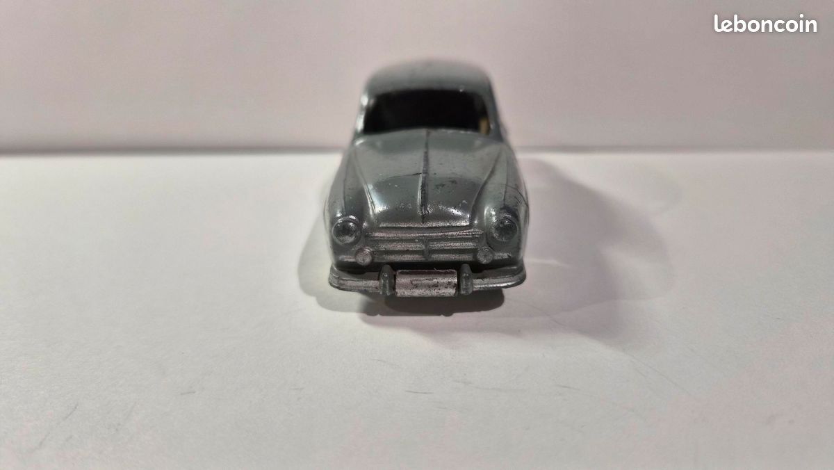 La page de la Renault Frégate - l'Automobile Ancienne