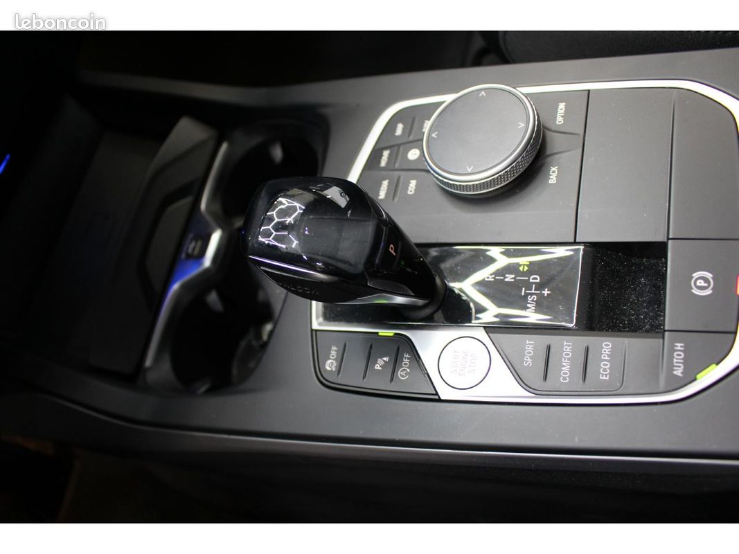 BMW SERIE 1 118d - BVA BERLINE F40 Lounge (image 18)