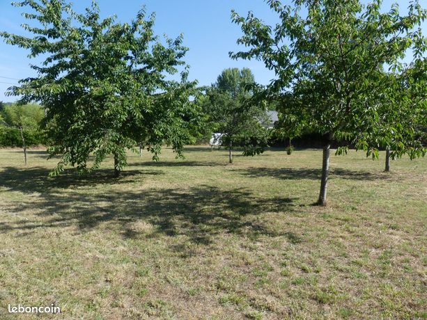 Terrain de 800m2 entièrement viabilisé à 300m des commerces et commodités