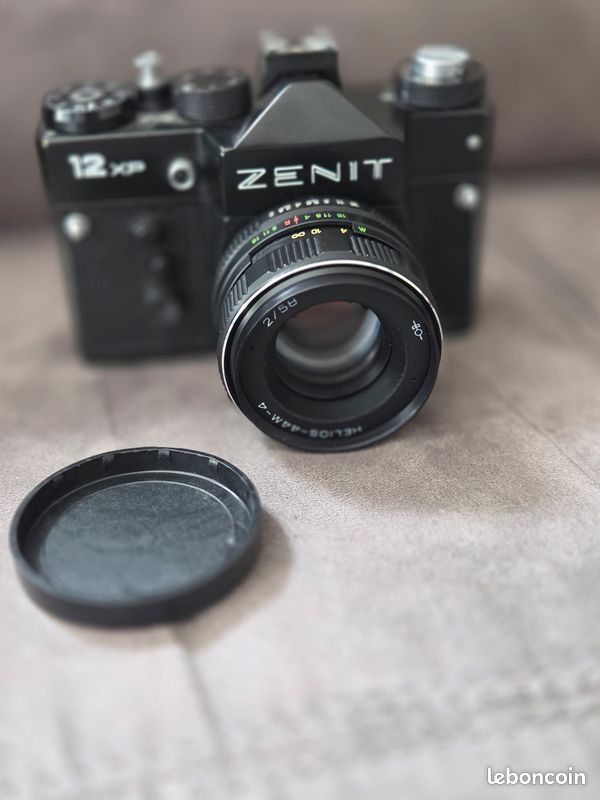 Ancien appareil photo argentique zenit 12xp - Collection
