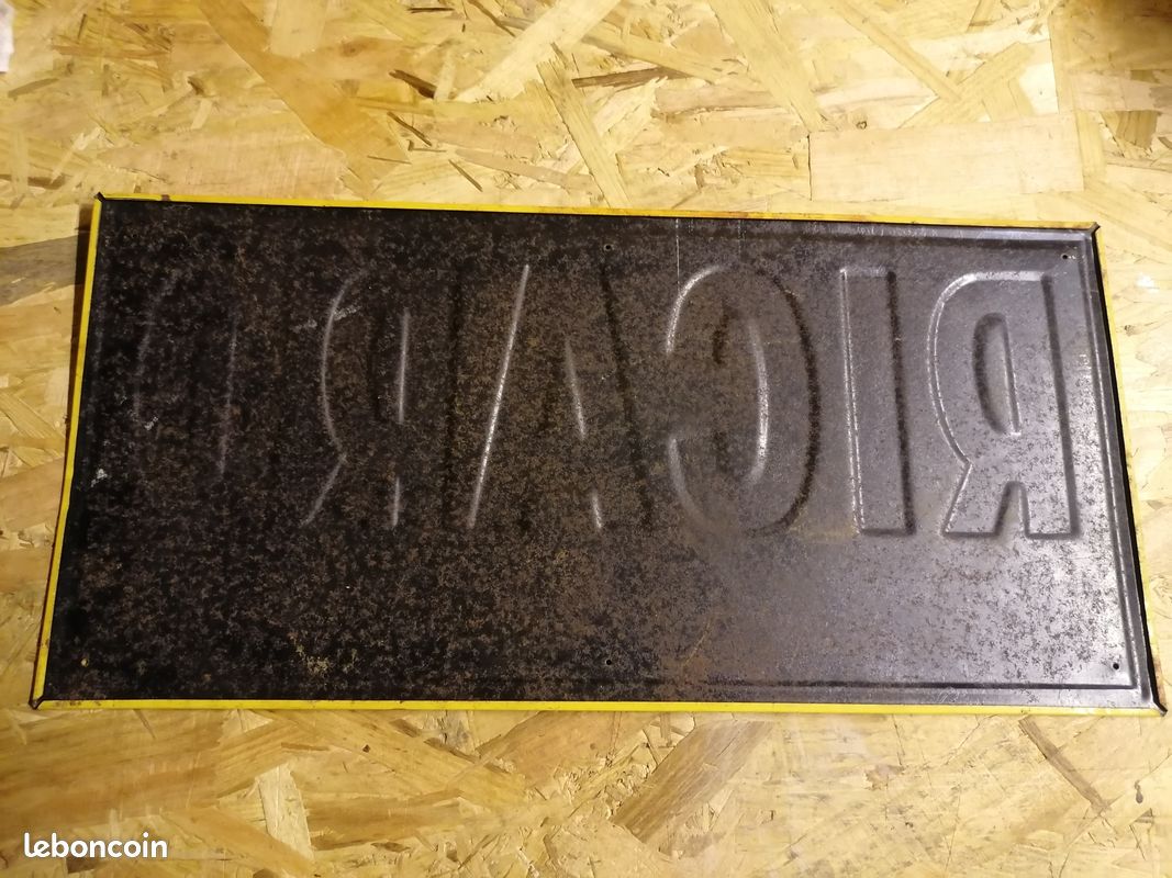 Plaque Métal Effet Émaillé 'Place Du Pastis' – Décoration Humoristique 20x14 Cm Pour Terrasse, Jardin Ou Cuisine D'Été