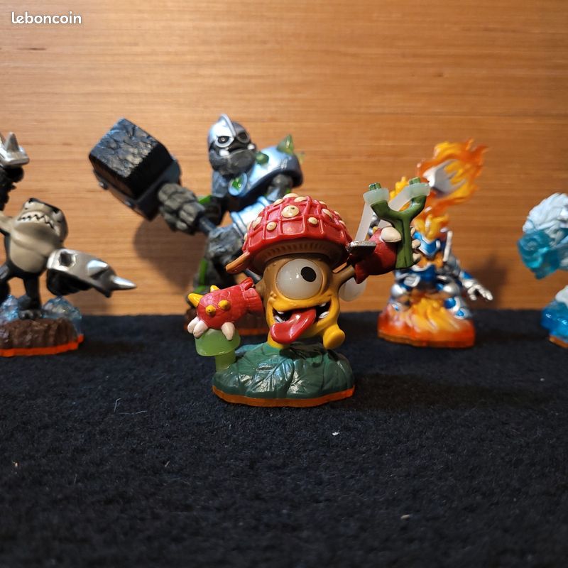 Lot accessoires Skylanders - , les ventes publiques en 1 clic