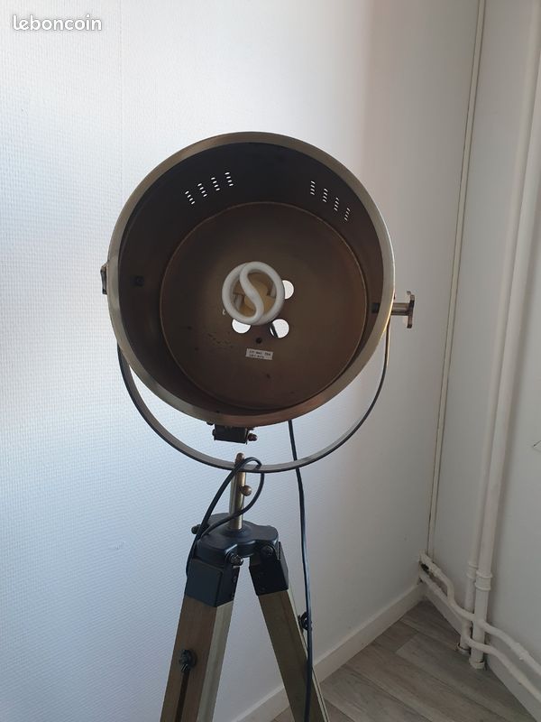 Grande lampe sur pied style industriel (image 2)