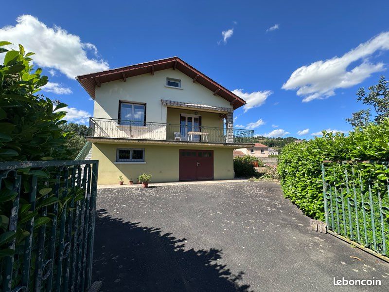 Maison 5 pièces 98 m² · à Bellegarde-en-Forez · 98 m² · 220 000 €