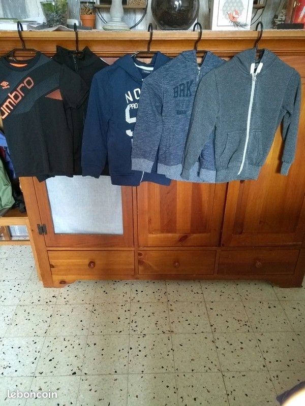 Lot 8 ans 4 vestes et un t shirt marque in extenso Decathlon umbro (image 1)