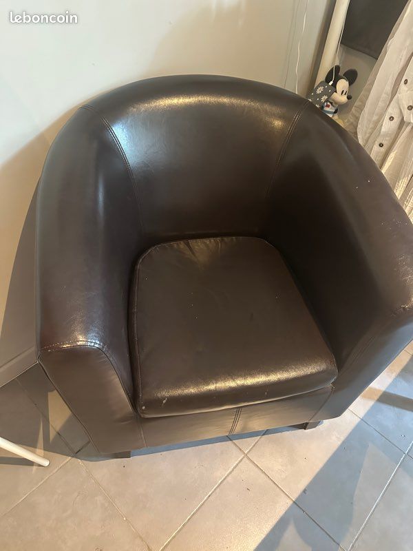 Fauteuil marron foncé (image 2)