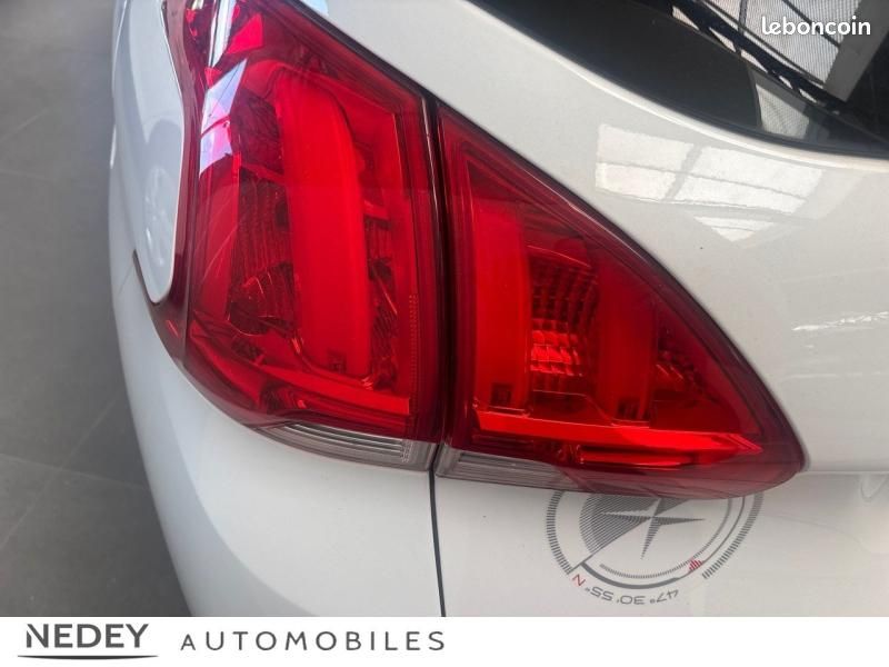Peugeot 2008 1.2 PureTech 110ch Allure S&S (image 17)