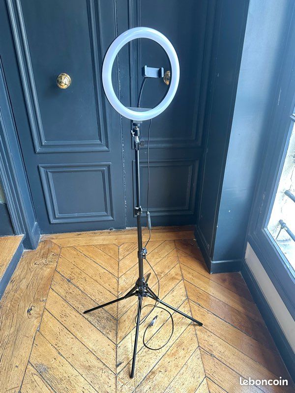 Ring light avec trépied et télécommande (image 3)