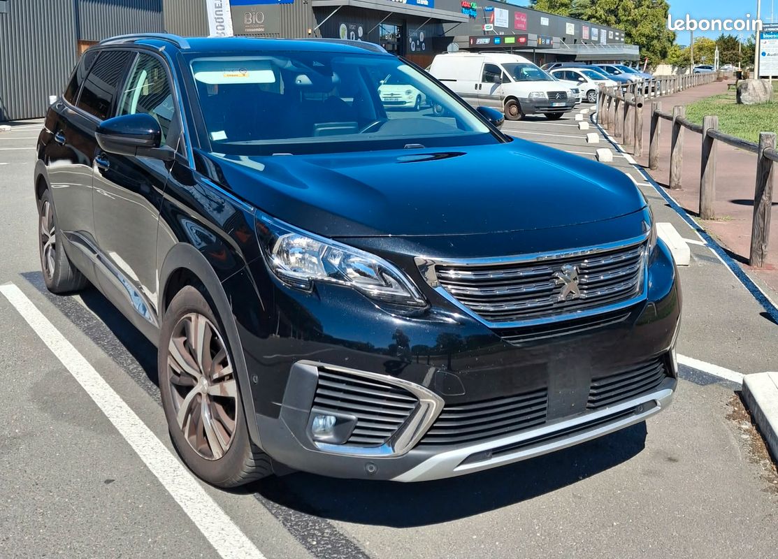 PEUGEOT 5008 Allure Blue HDI (image 1)
