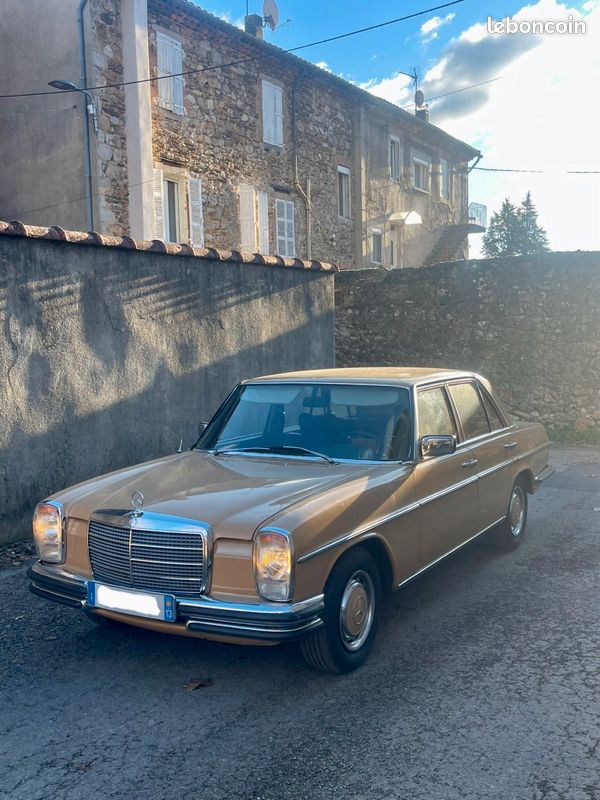 Mercedes 240d 2.4L Diesel W115 1975 (Parfait État) - Voitures