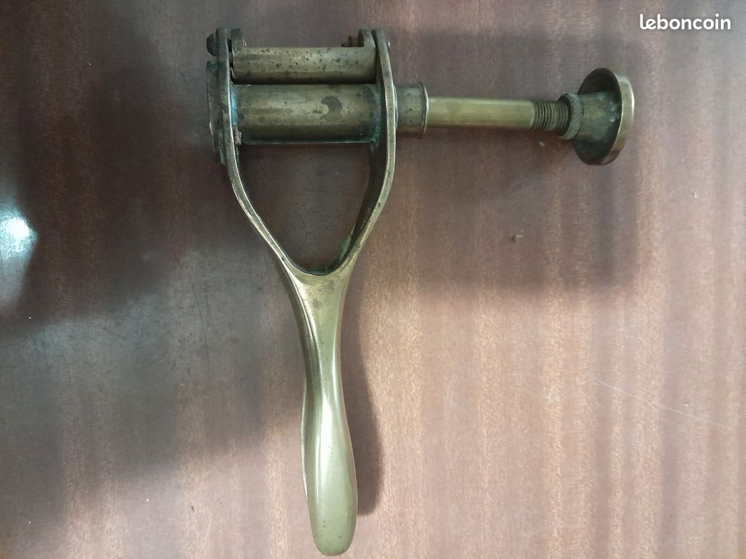 Bouchonneuse bouteille de vin (image 1)