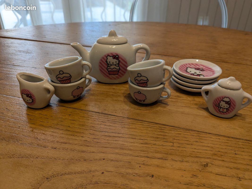 Lot Dînettes Anciennes - Cafetières, Tasses, Assiettes Dépareillées - Occasion