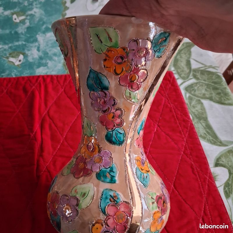 Paire de vases vintage Vallauris – Céramique florale & dorures (20 cm) années 50 (image 8)
