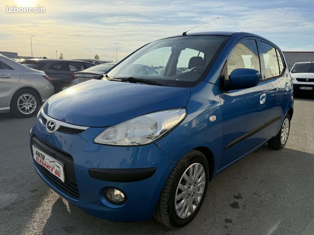 Hyundai i10 1.1 CRDi 75 Pack Confort (image 2)