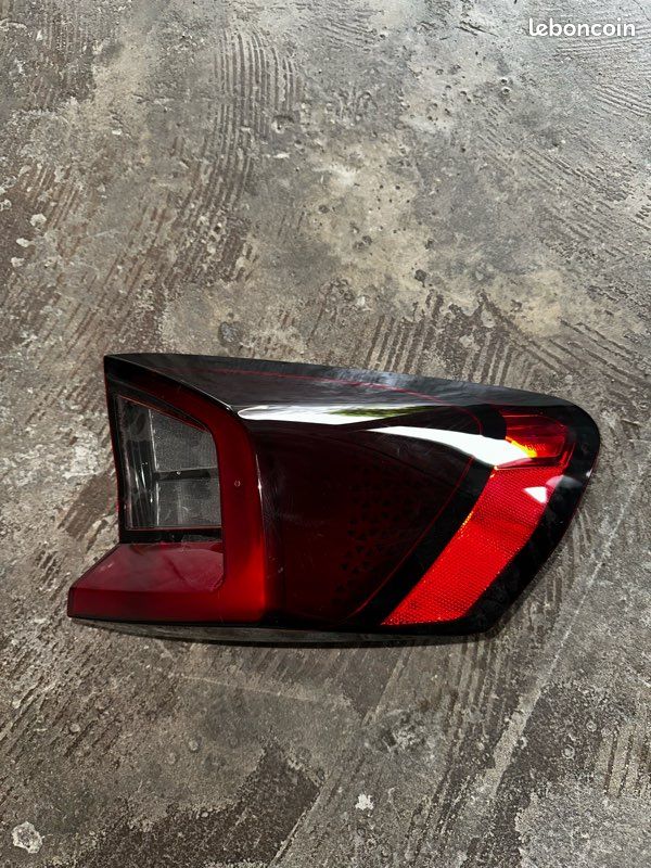 Feu arrière gauche BMW x1 (image 1)