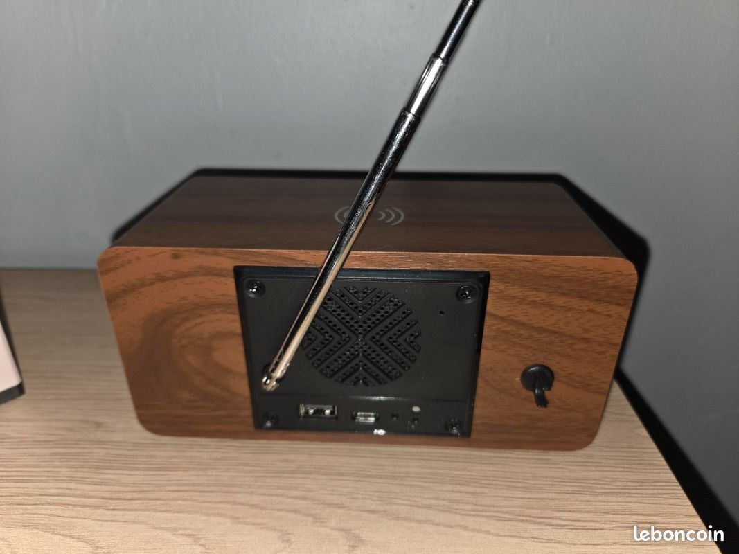 WamGra Réveil Numérique Avec Chargeur Sans Fil, Radio, Enceinte