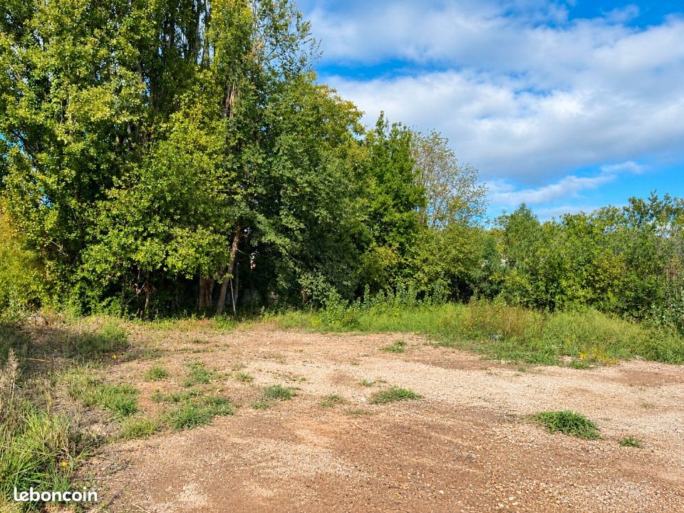 Terrain 582 m² · à Pignans · 163 000 €