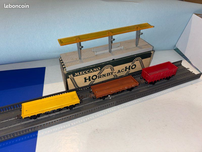 Hornby Ho - Coffret de marchandise - Loco BB 12061 + 3 wagons - neuf en