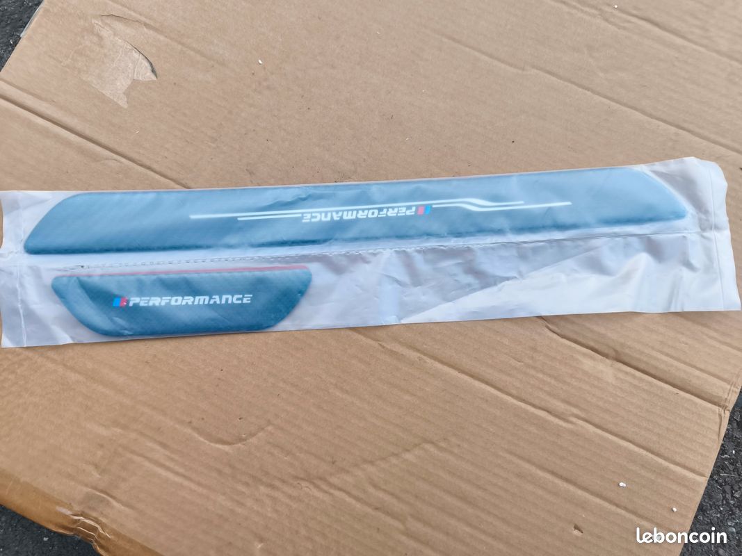 BMW. 2 protections autocollantes pour seuils de porte (image 2)
