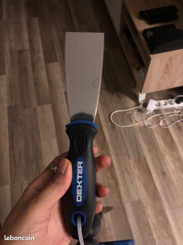 K76-spatule a enduit petite neuve (image 1)