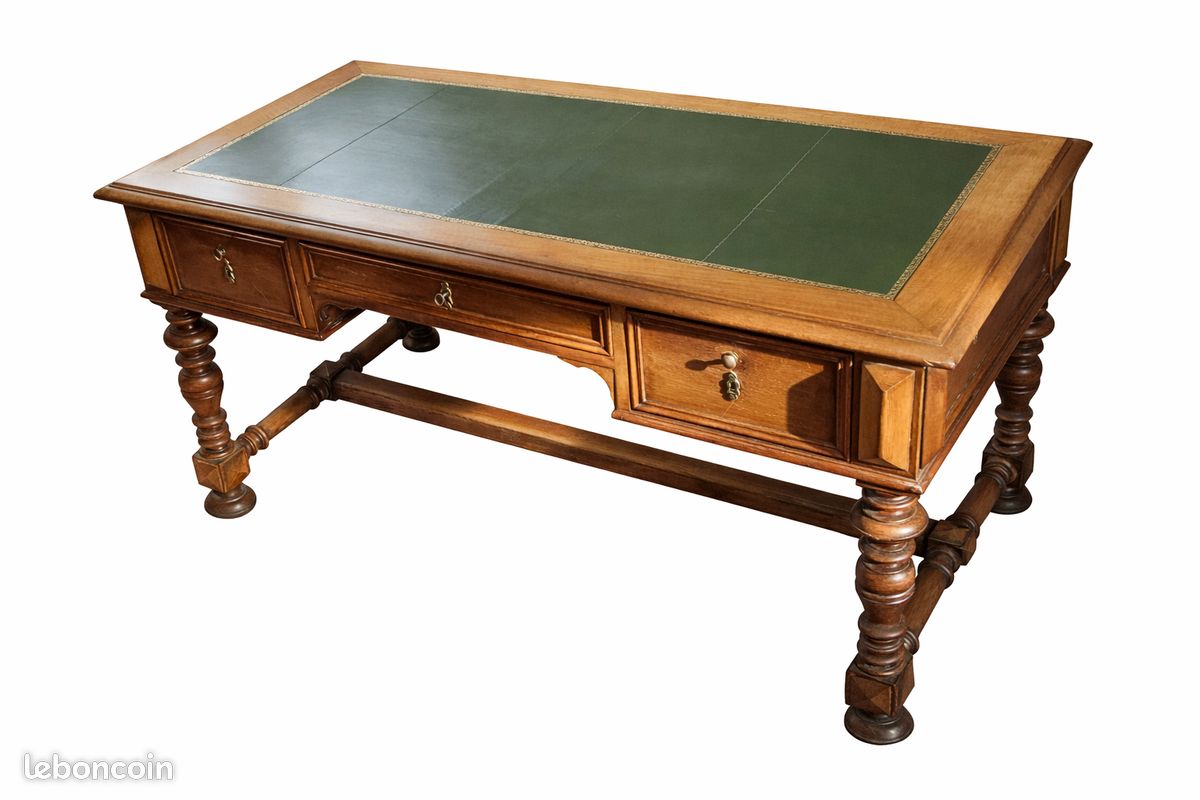 Bureau ancien en noyer – XIXᵉ siècle (image 1)