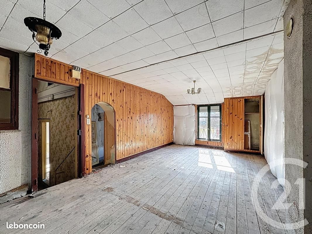 Maison 8 pièces 450 m² · à Vittel · 450 m² · 49 000 €